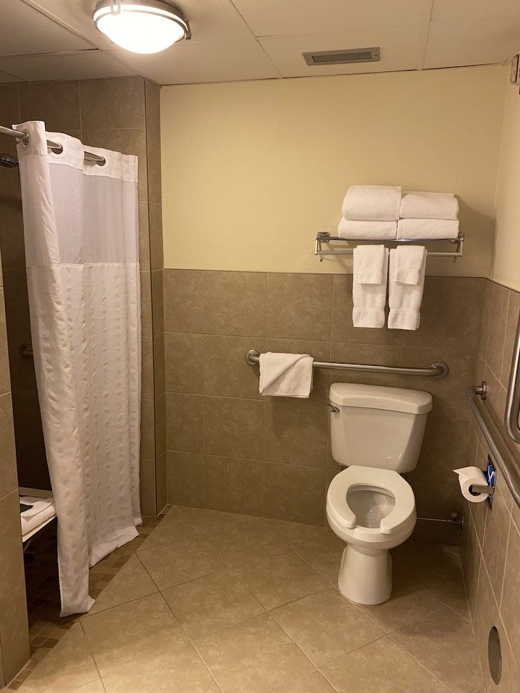 Blossom Hotel & Suites Traverse City 63/64
