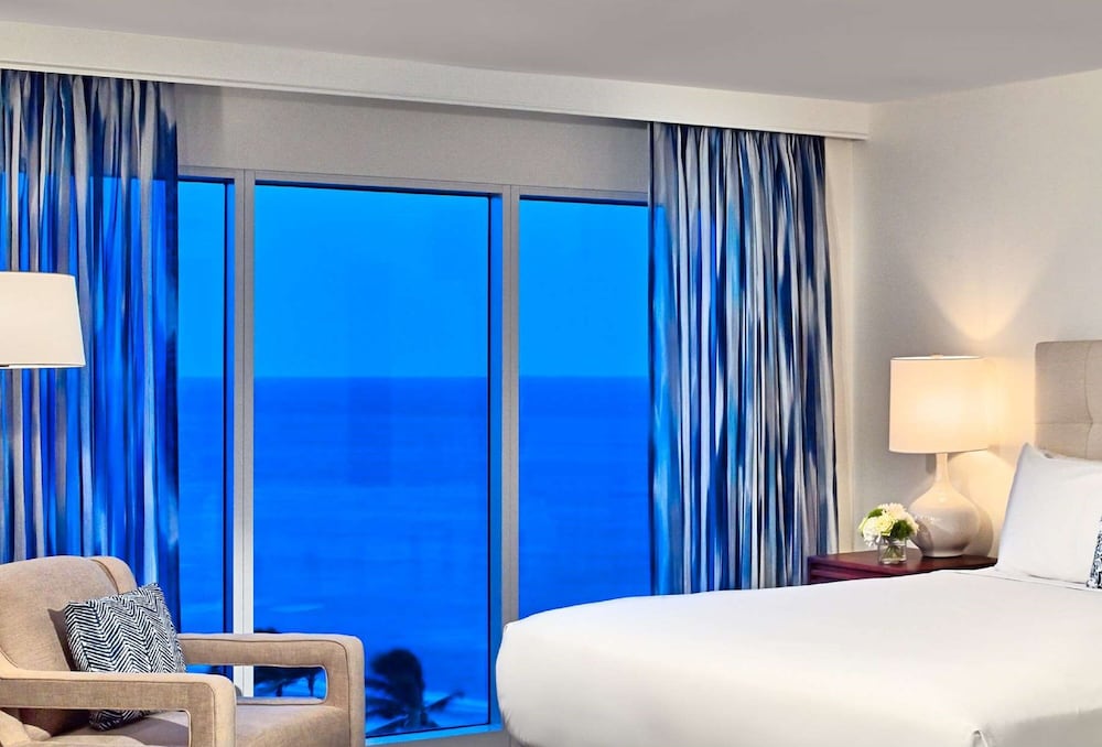 PREFERRED, PREMIER, KING BED, OCEAN CURVE, OCEAN VIEW