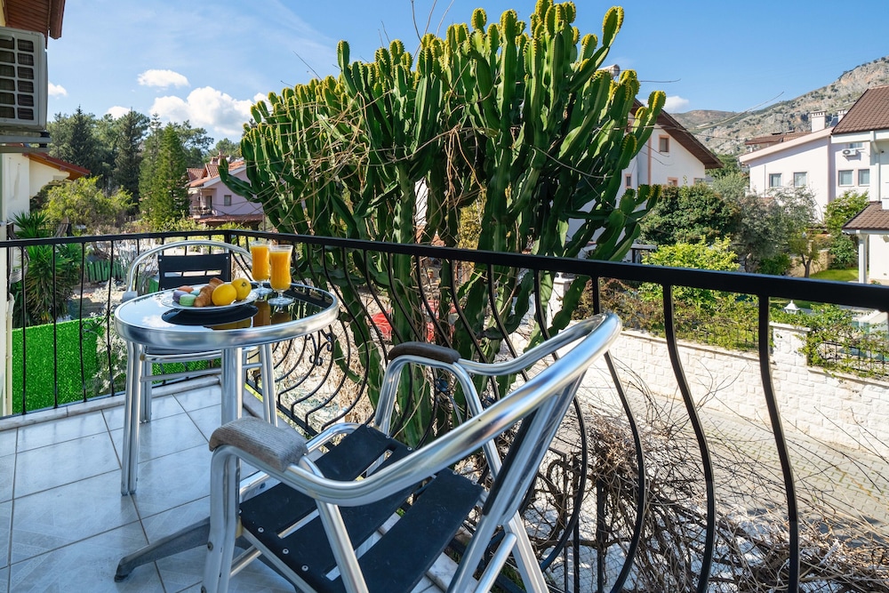 Dedeminn Garden Hotel 47/60