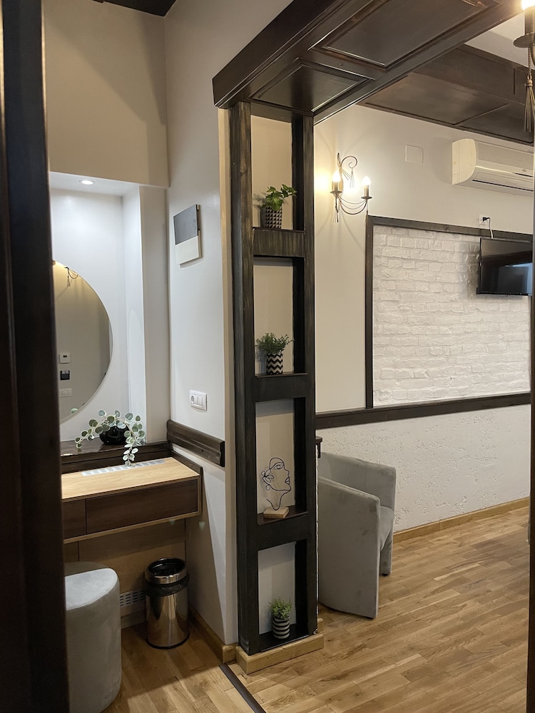 La Strada Boutique Villa 50/70