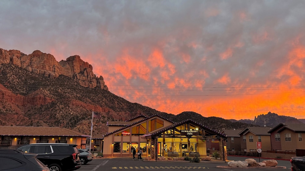 Bumbleberry Inn 11/67