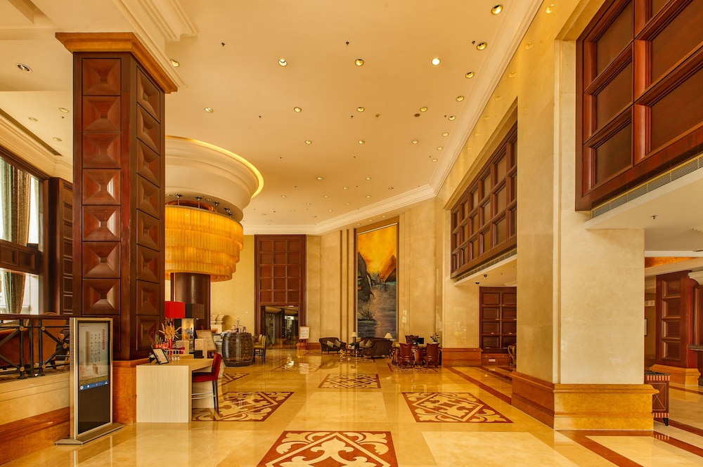 GRAND ROYAL HOTEL 21/24