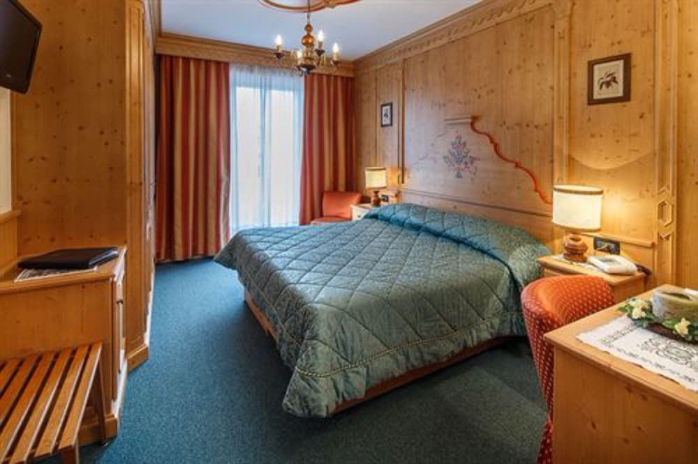 Hotel Columbia 8/68