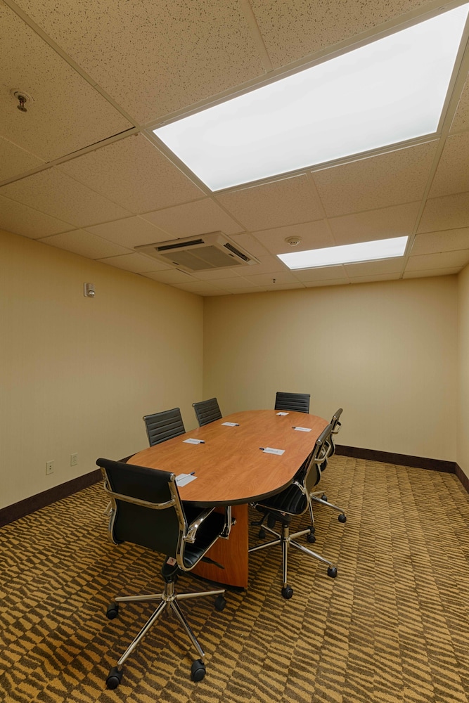 Best Western Plus Delta Inn & Suites 34/36