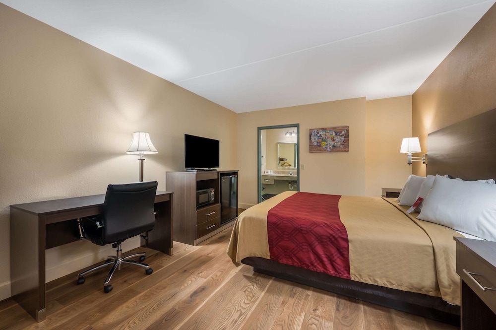Econo Lodge Cullman South 13/25