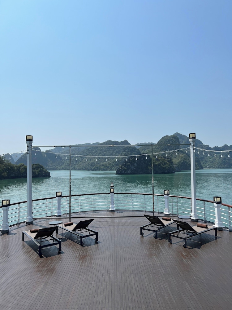 Paradise Grand Cruise – Lan Ha Bay 45/65