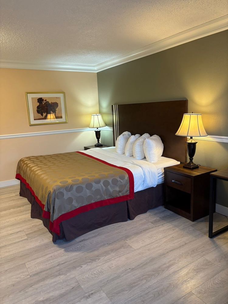 Deluxe, King Bed