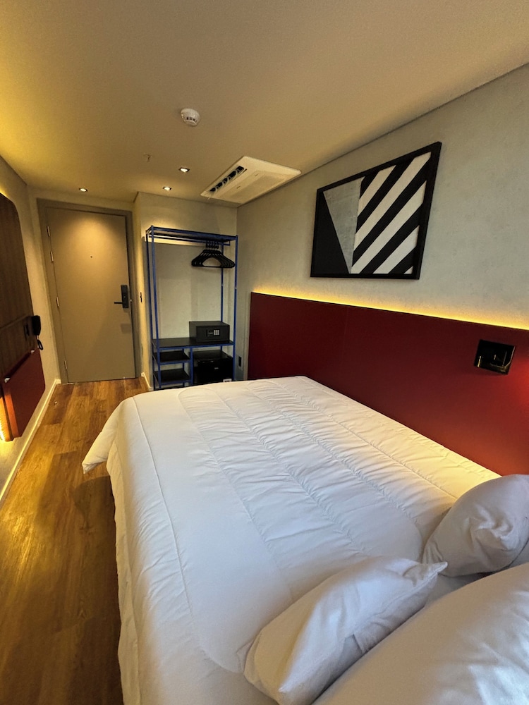 Golden Tower Express Nacoes Unidas 20/50