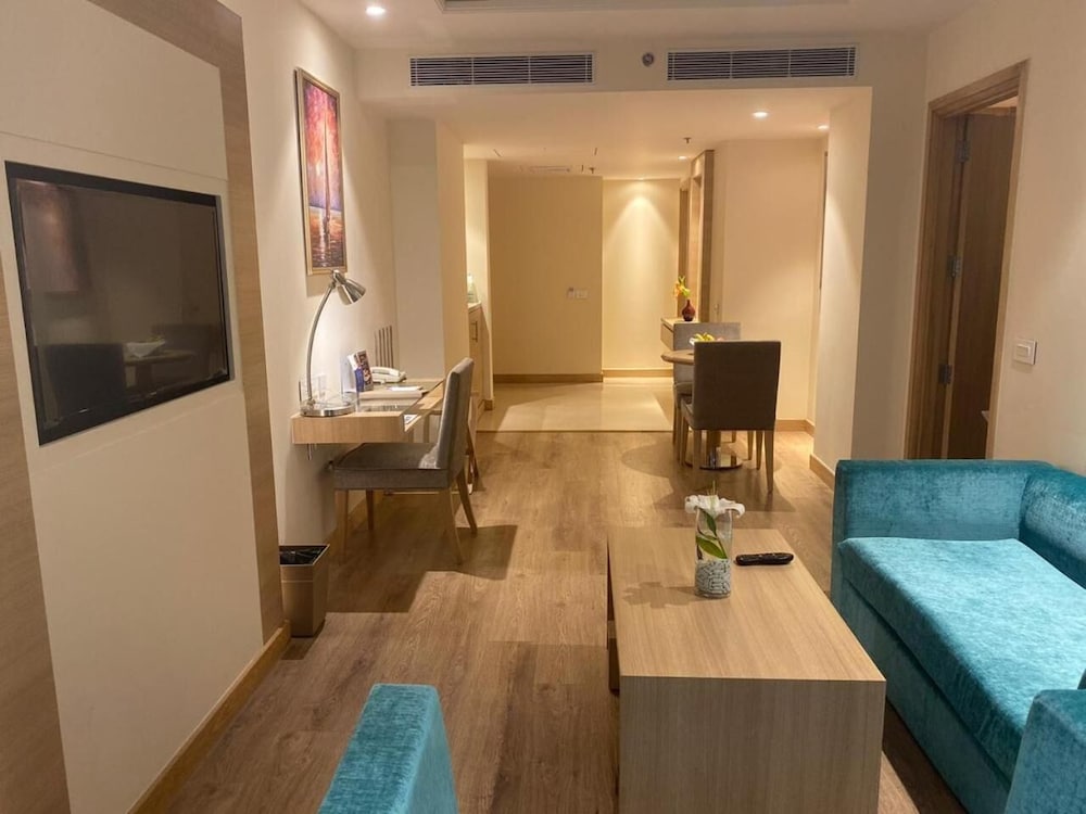 Golden Sarovar Portico 32/59