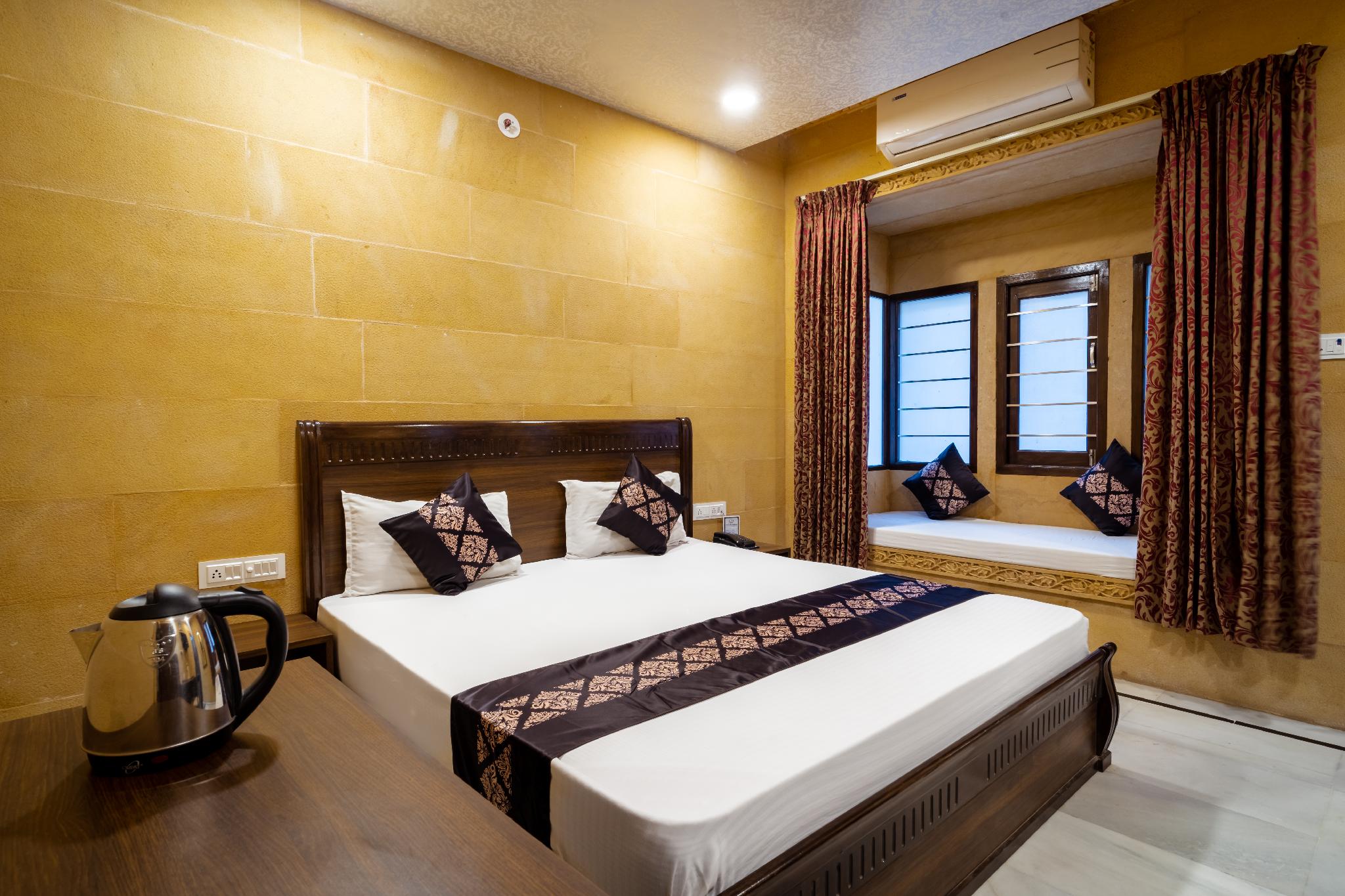 Super, Deluxe, Double Bed