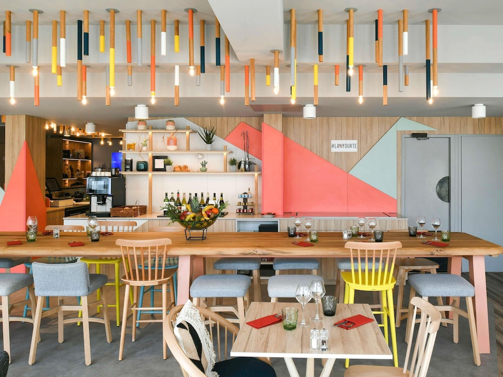 restaurant cafeteria