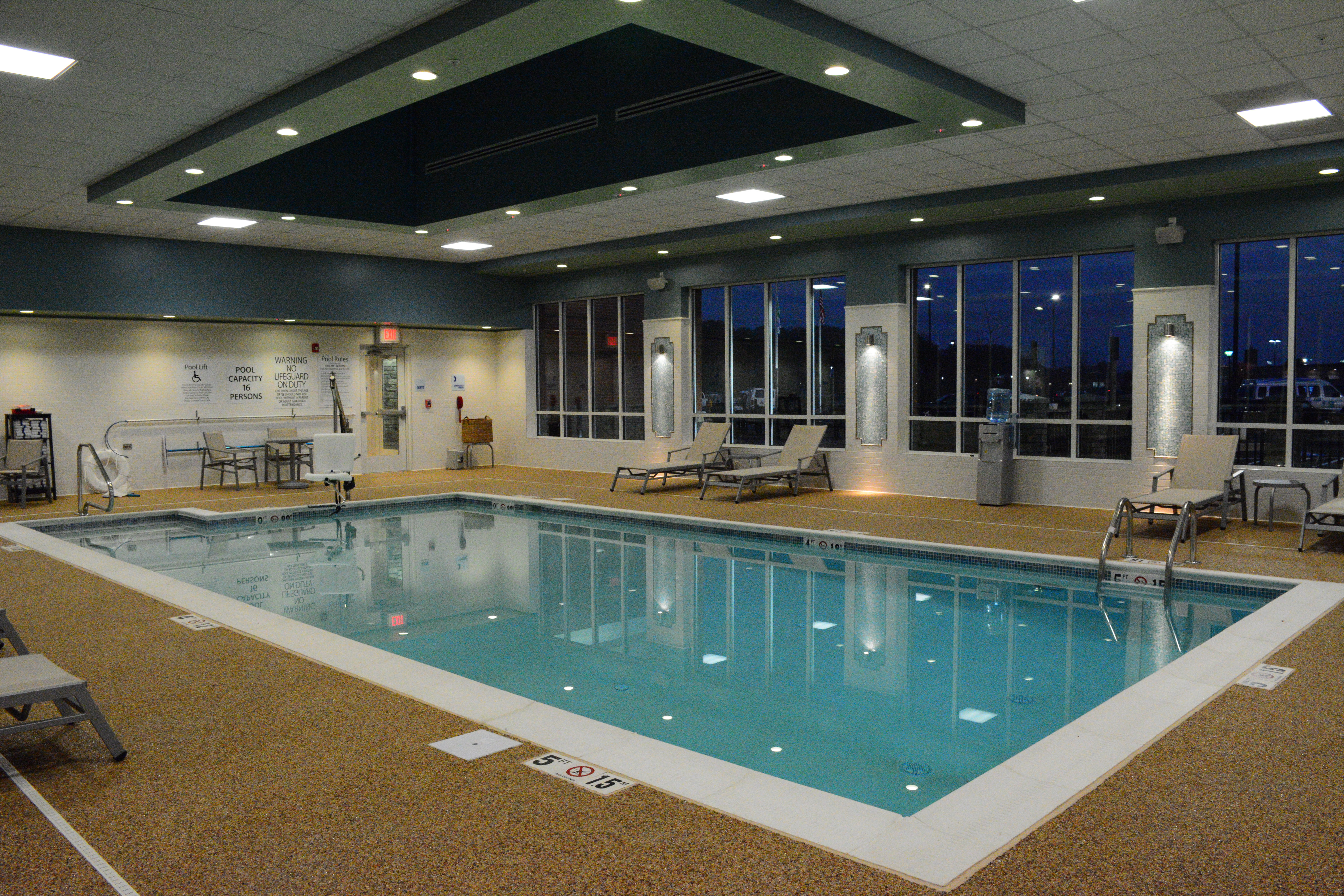 Holiday Inn Express Suites Lexington Park California 30/54
