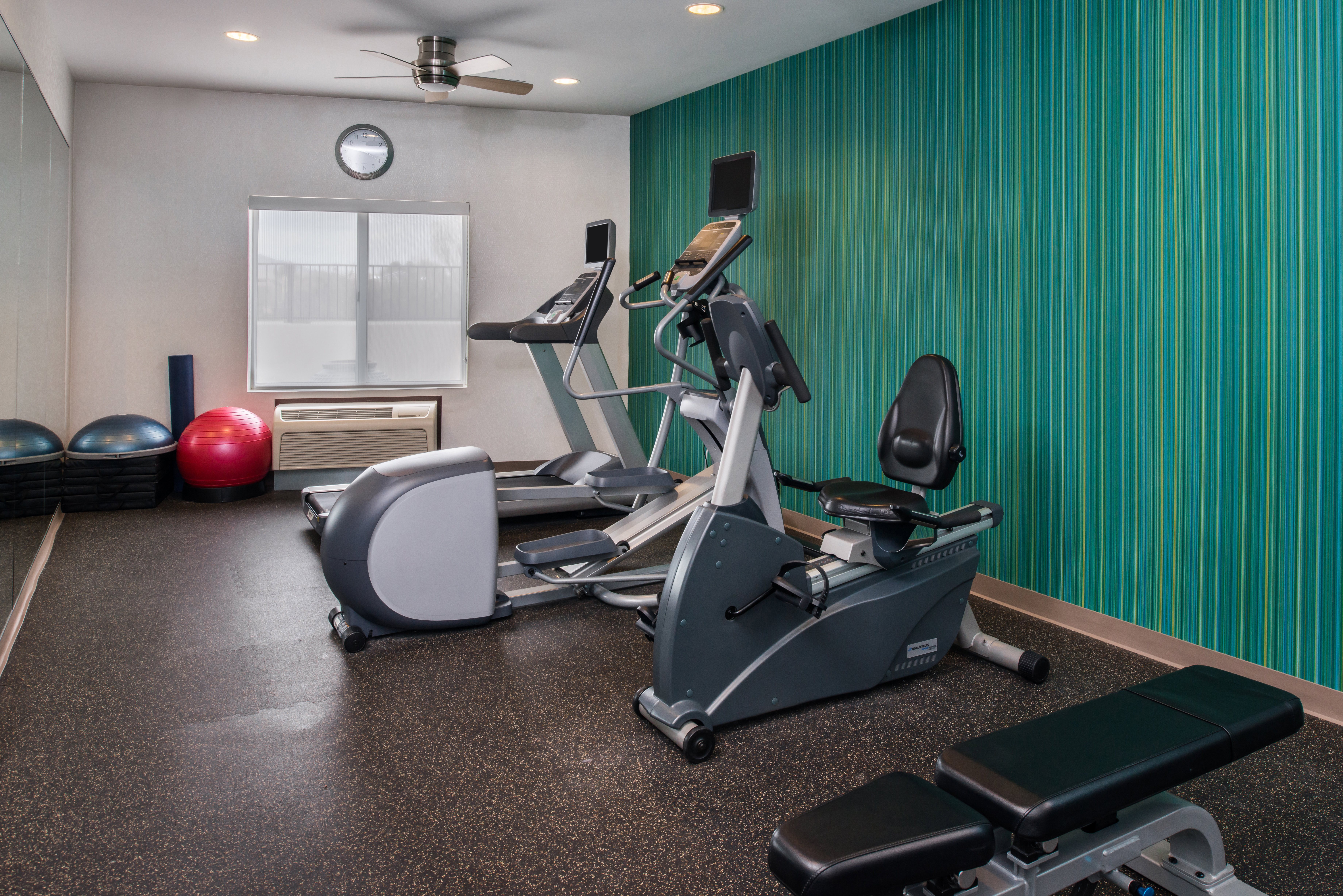 Holiday Inn Express Sierra Vista 35/76