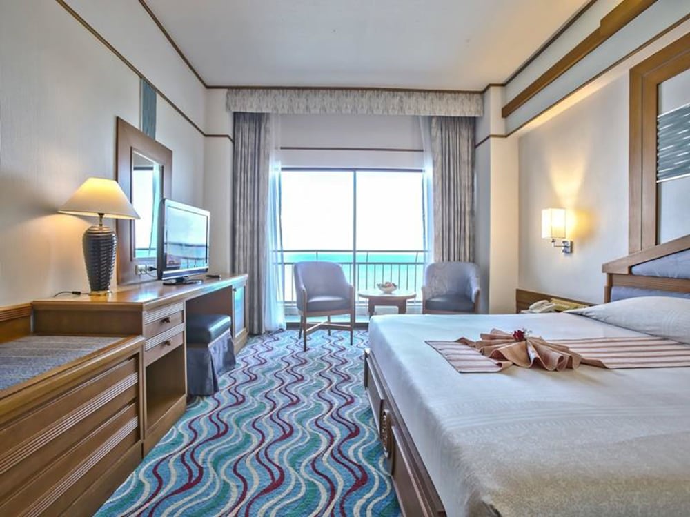 EXECUTIVE, SEA VIEW