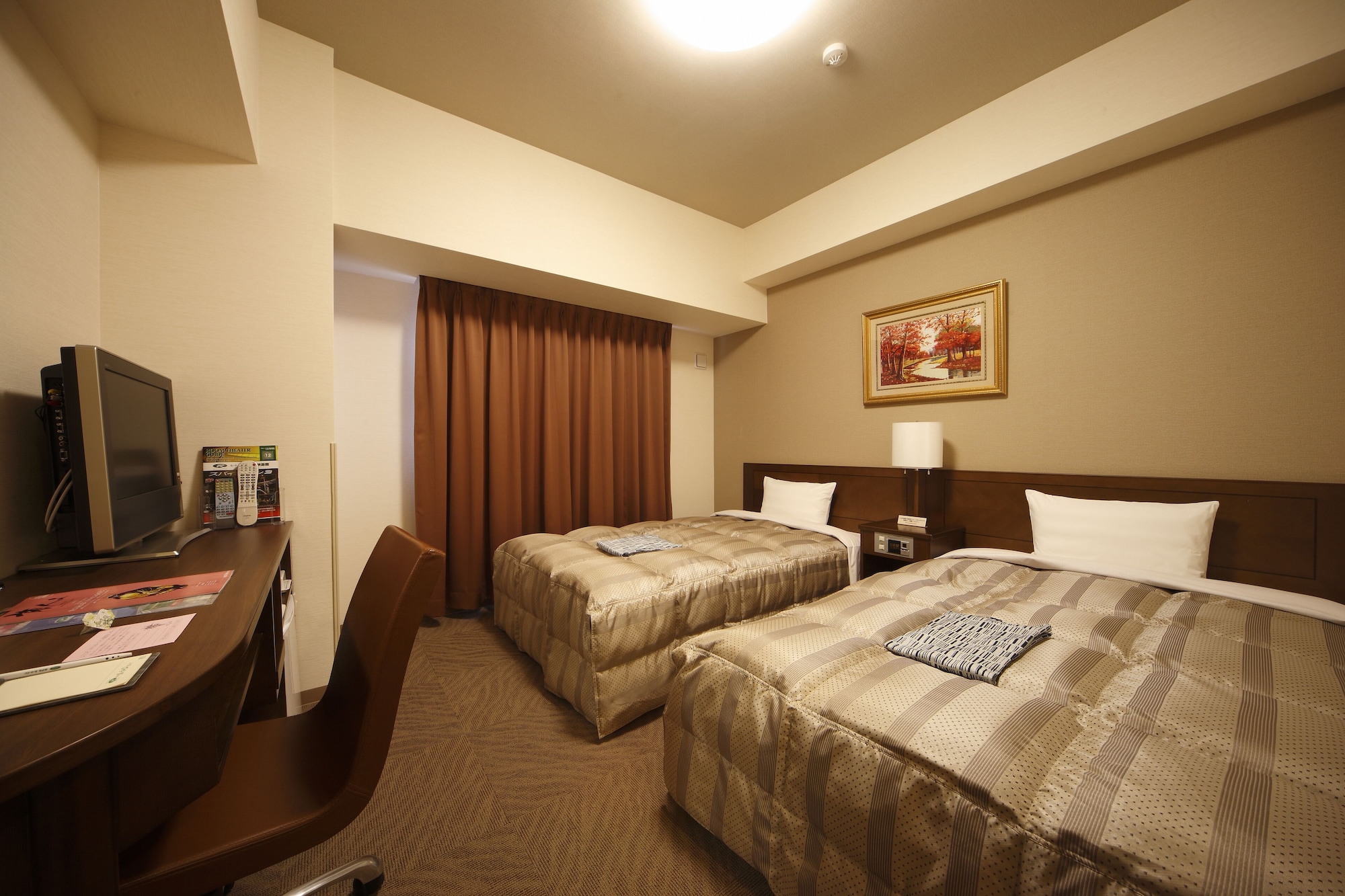 غرفة بسريرين منفصلين