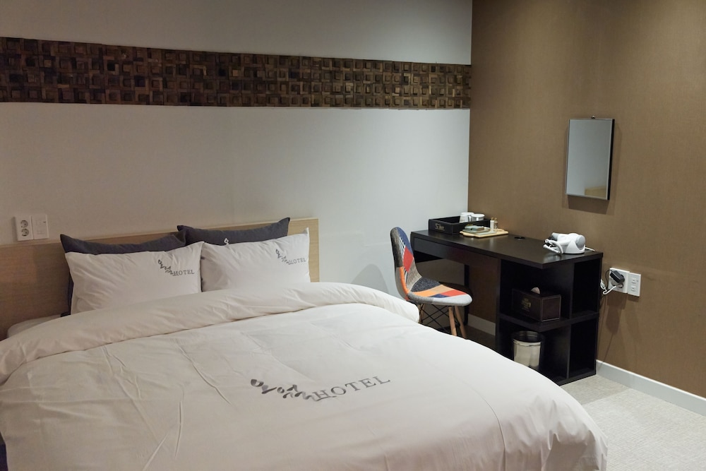 BUSINESS, DOUBLE BED