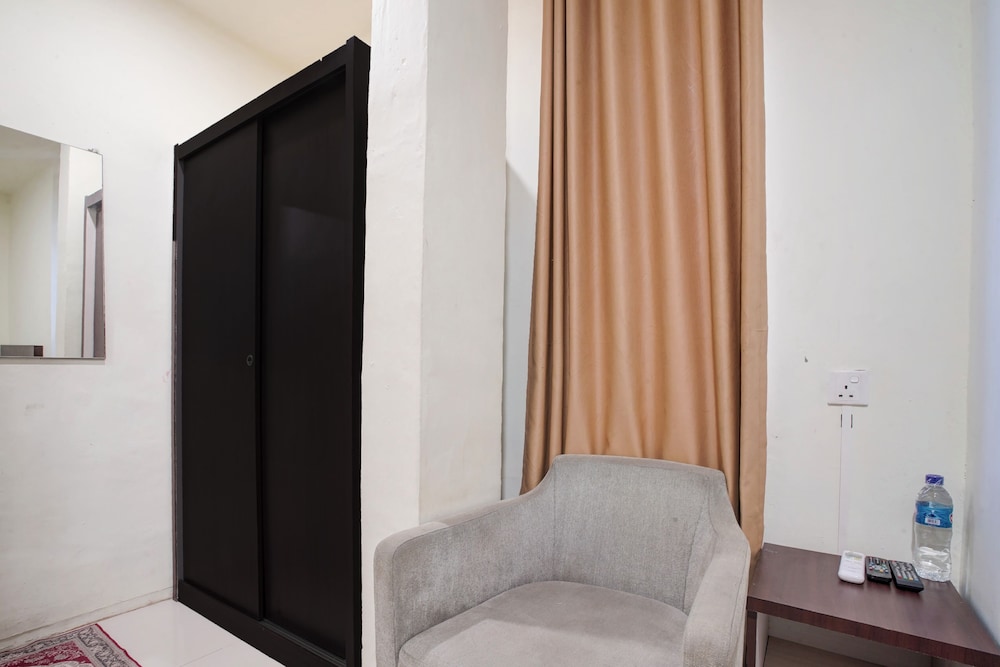 Collection O near Harbour Bay Mall formerly Kansa Hotel 32/37