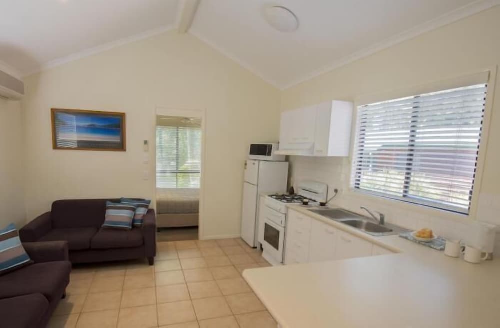 THE PALMS AT AVOCA 18/42