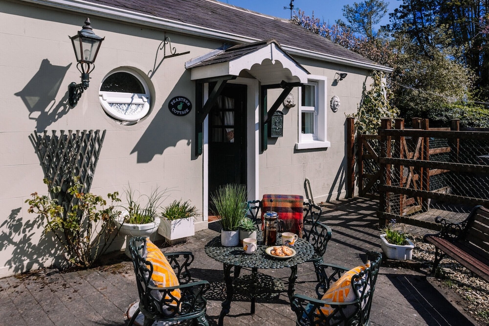 Brookhall Cottages 6/50