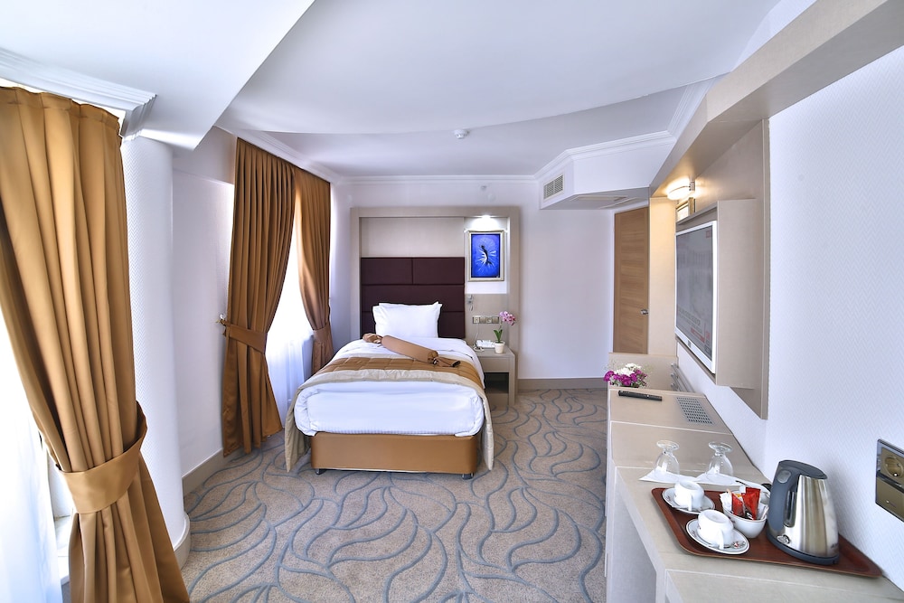 Marathon Hotel 8/39