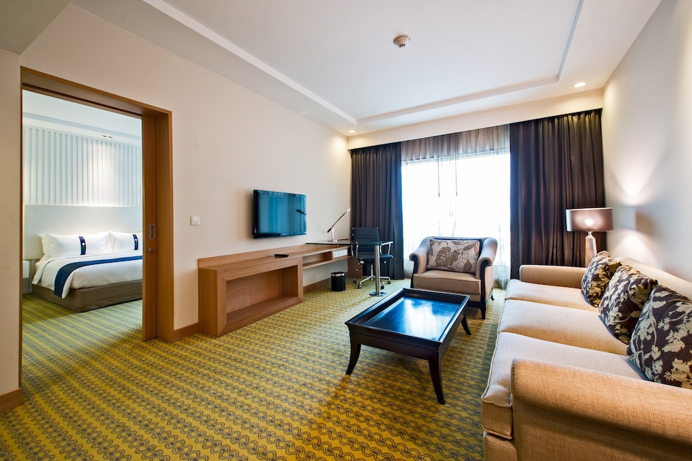 HOLIDAY INN AMRITSAR RANJIT AVENUE 30/44