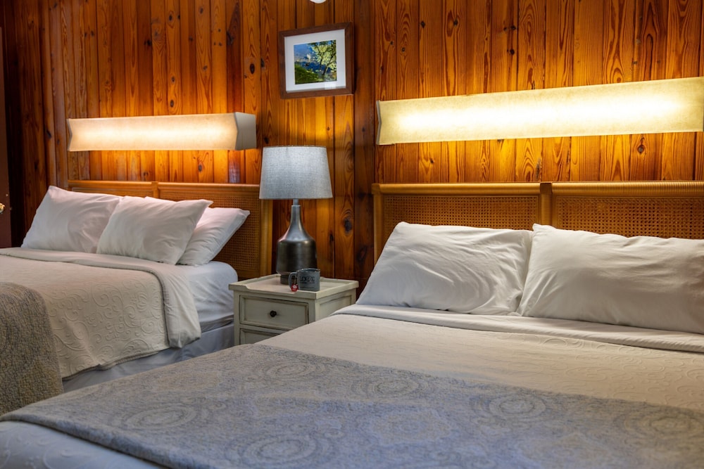 Mountainaire Inn and Log Cabins 13/50