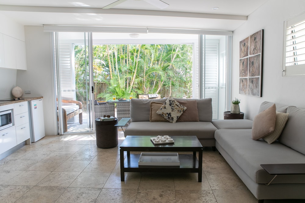 NOOSA BLUE RESORT 54/76