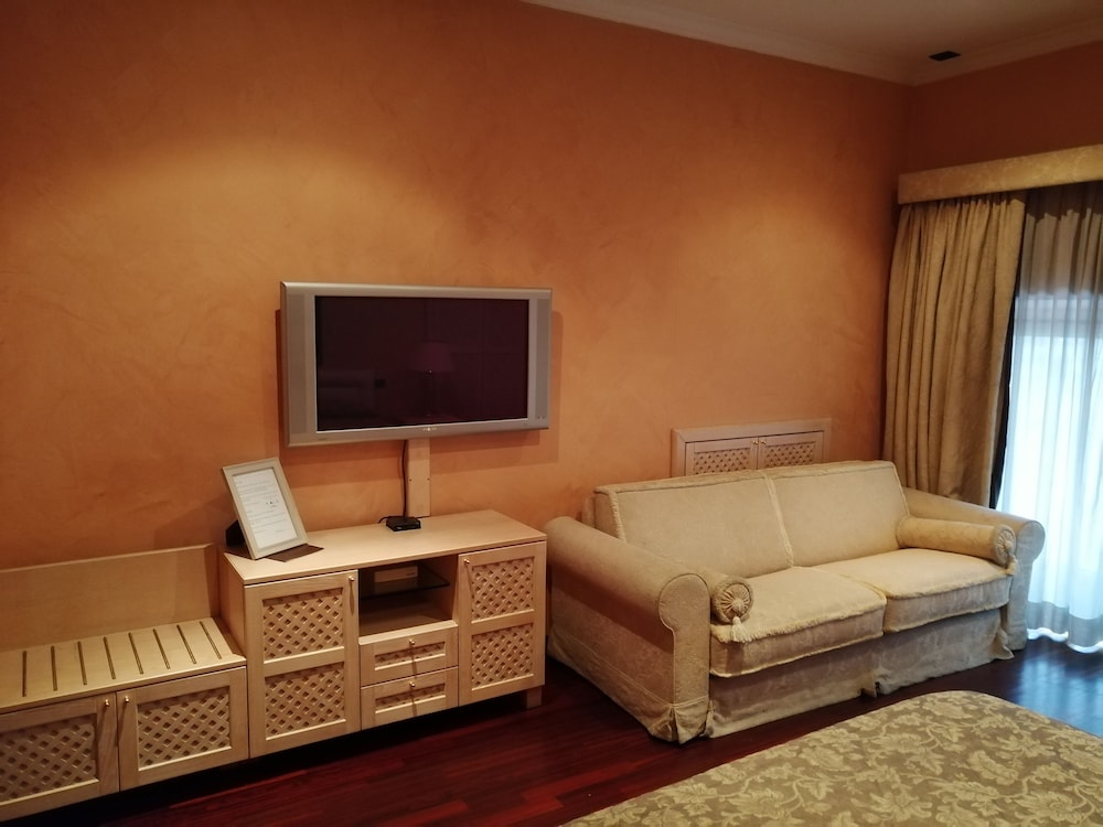 COLOSSEO STUDIO SUITES 13/17