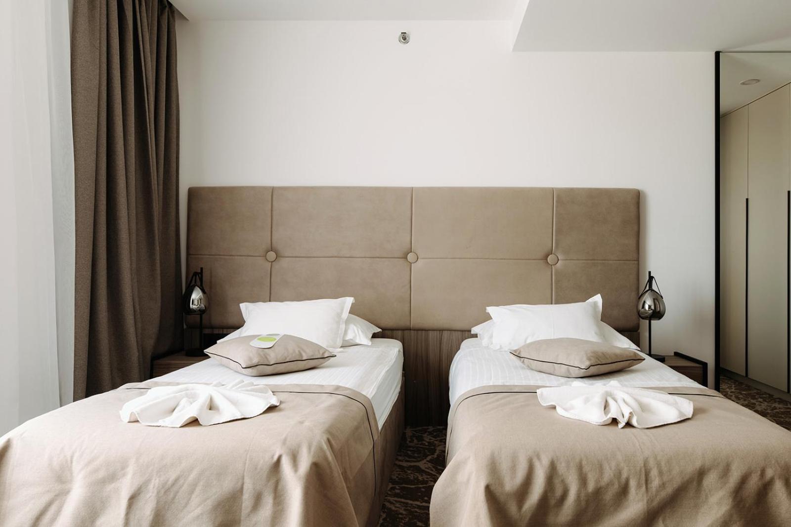 SUPERIOR, TWIN BEDS, PARTIAL SEA VIEW, BALCONY