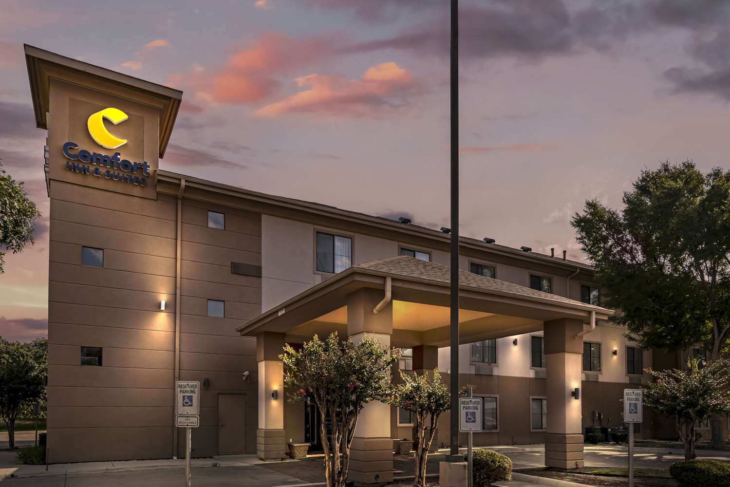 Comfort Inn and Suites Seguin, TX 4/37