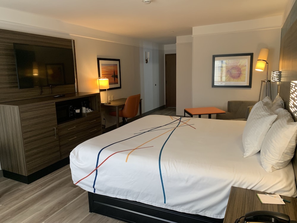 PRESIDENTIAL, SUITE, KING BED, ACCESSIBLE