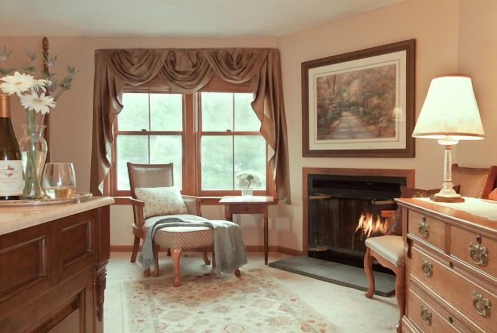 Inn at Ellis River 50/50