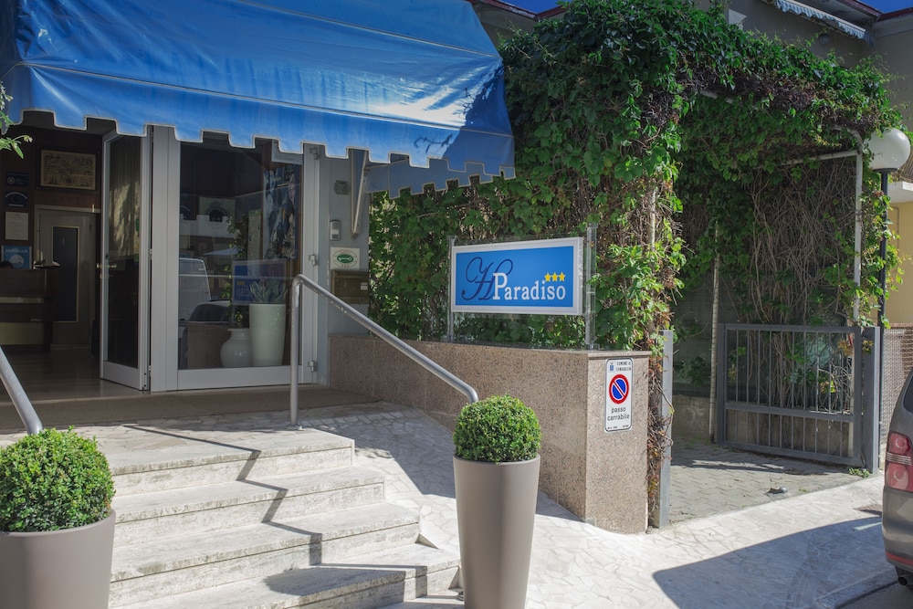 Hotel Paradiso 2/50