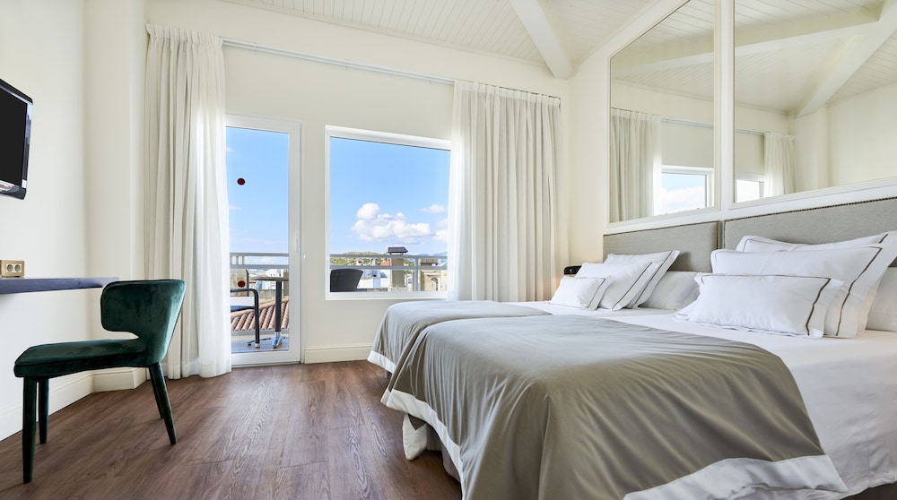 ROOM, DOUBLE BED, PARTIAL SEA VIEW, BALCONY
