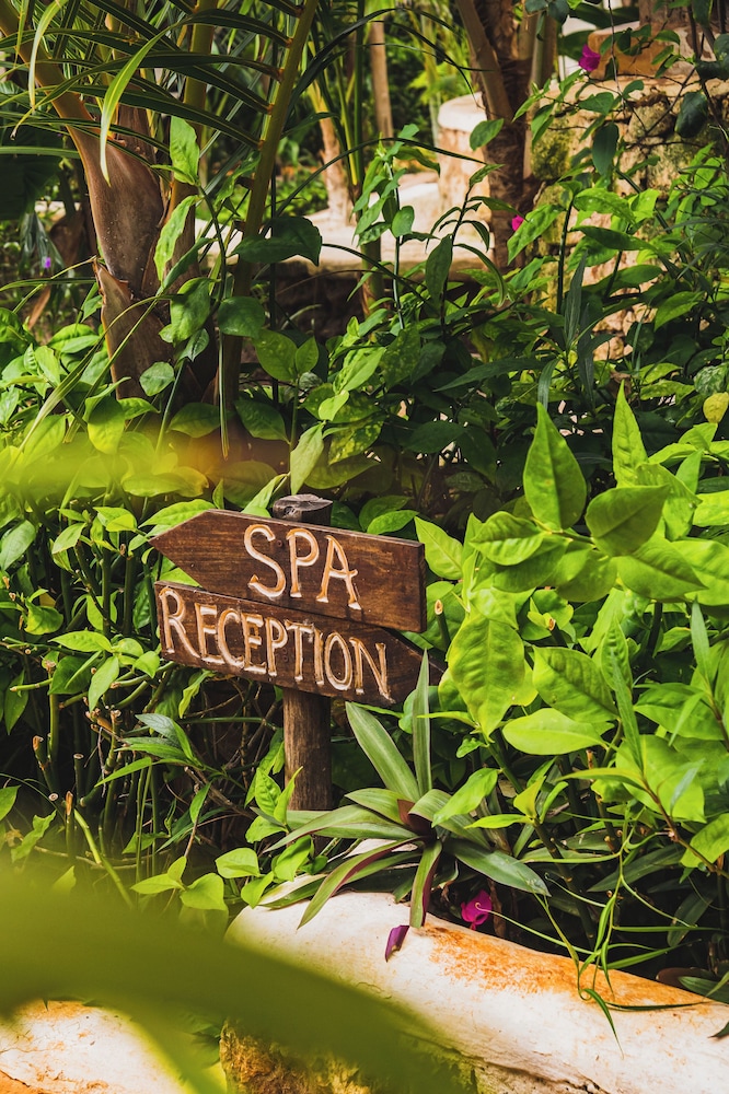 Sunshine Bay Hotel 45/50