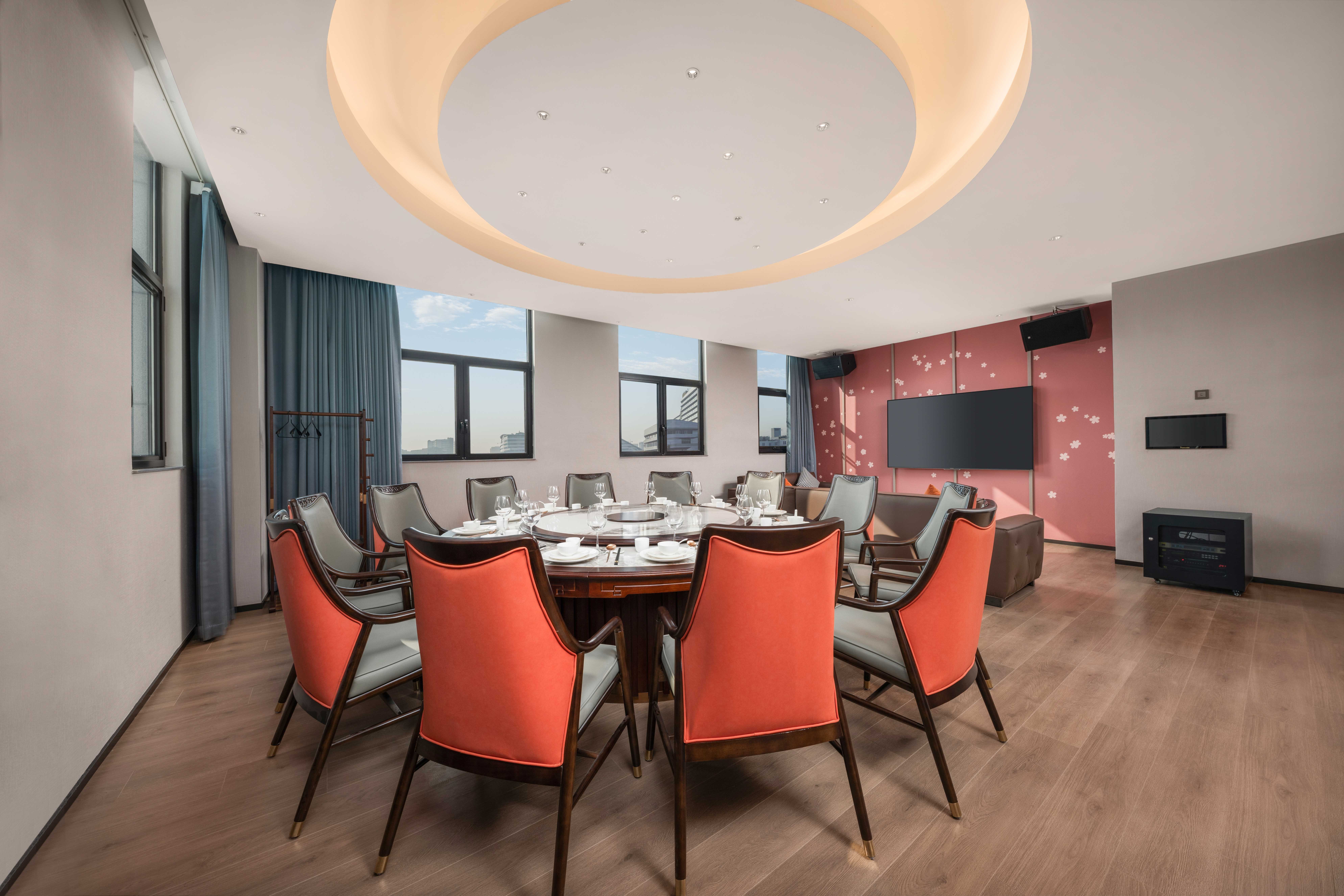 Holiday Inn Express Shanghai Hongqiao NECC 48/50