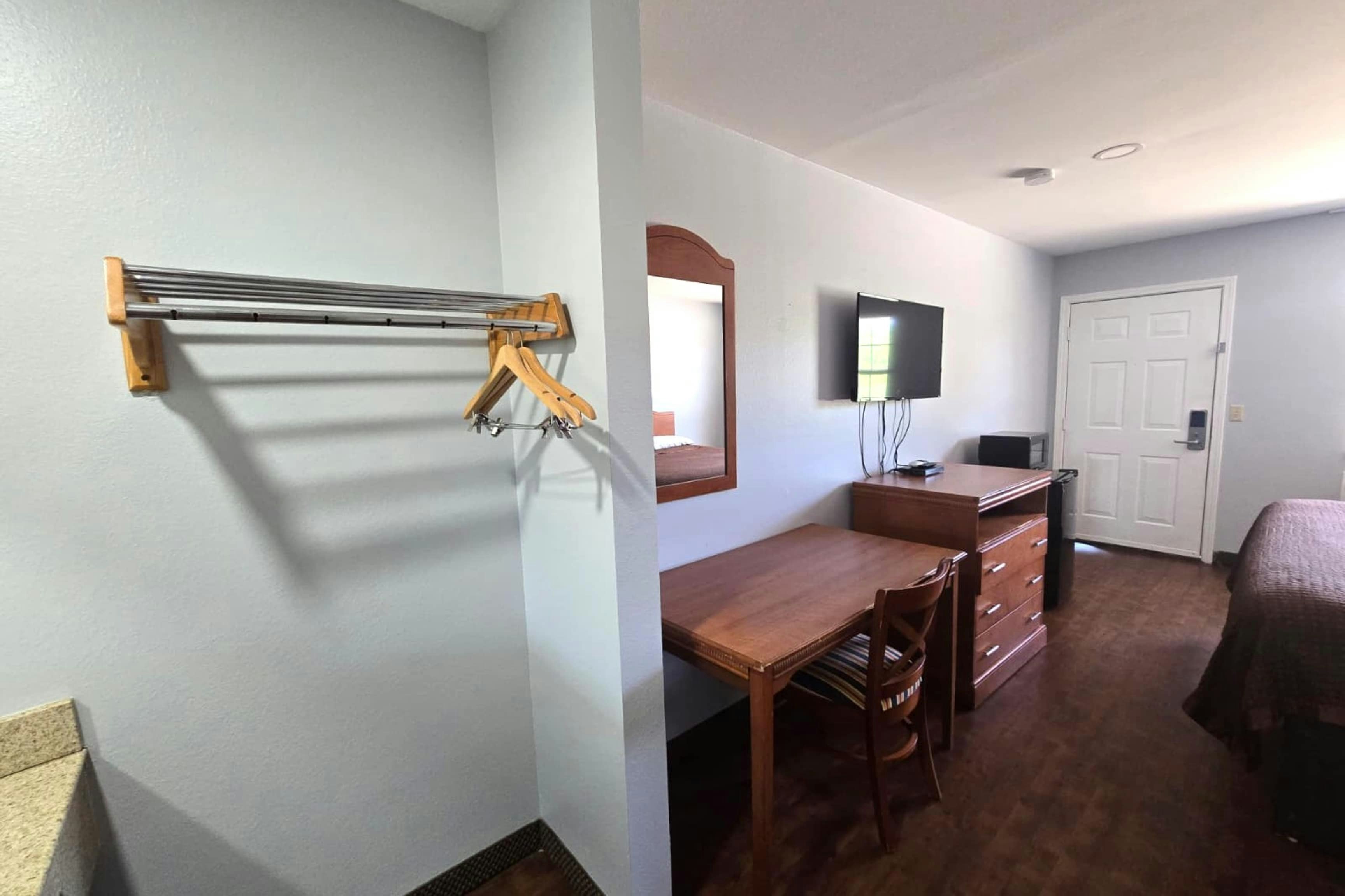 Stay Inn Checotah near Eufaula Lake 21/28