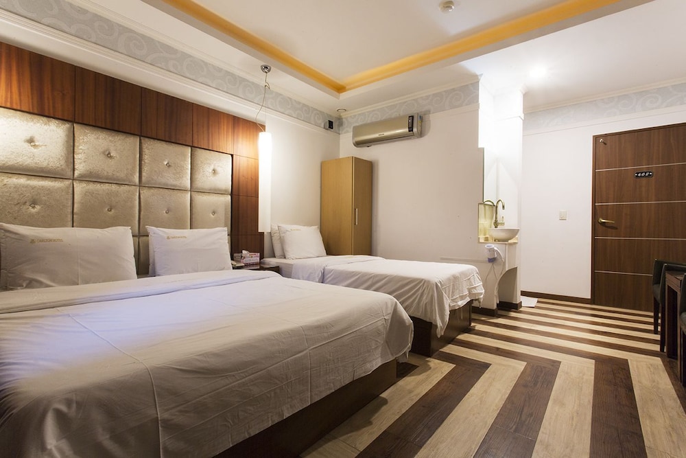 Carlton Hotel 20/62