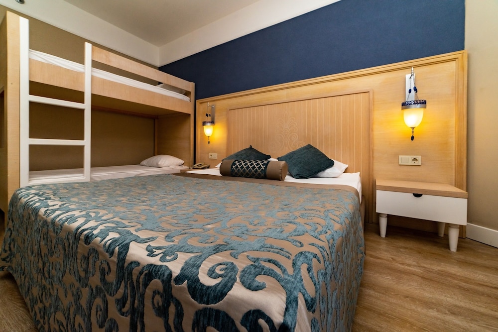 MIXED DORM, SUPERIOR