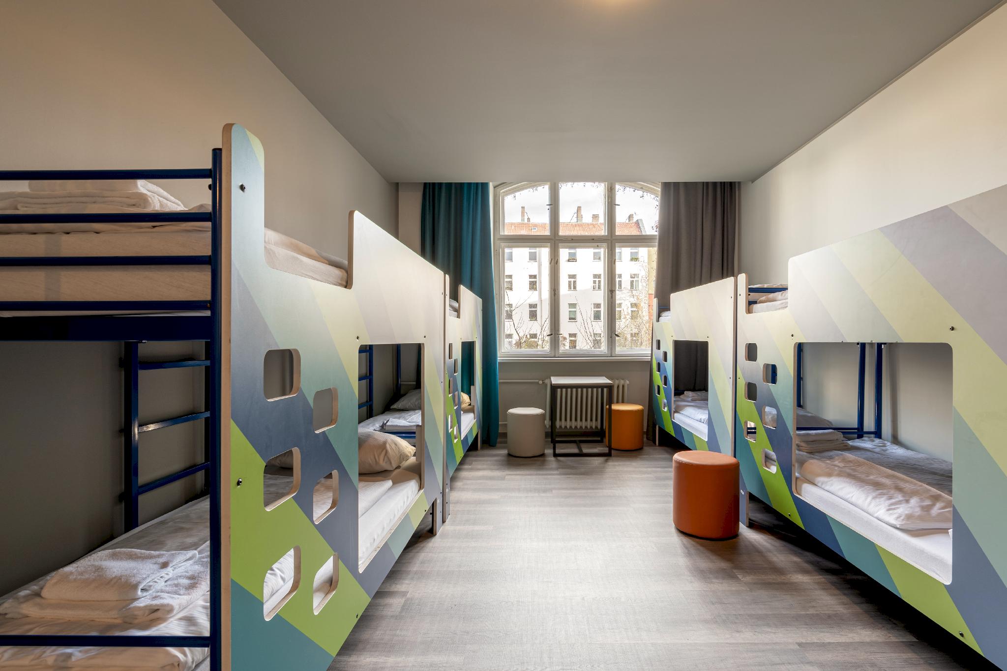 Private, 8 Beds