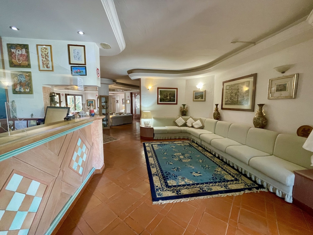 Stefania Hotel 49/87
