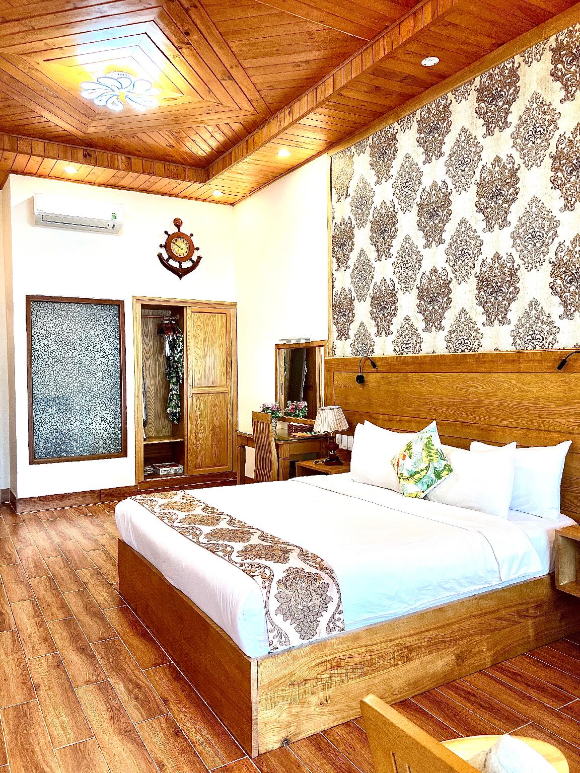جناح جونيور ديلوكس بسرير كينج بإطلالة على الشاطئ، Gold Coast Phu Quoc Resort 3/3