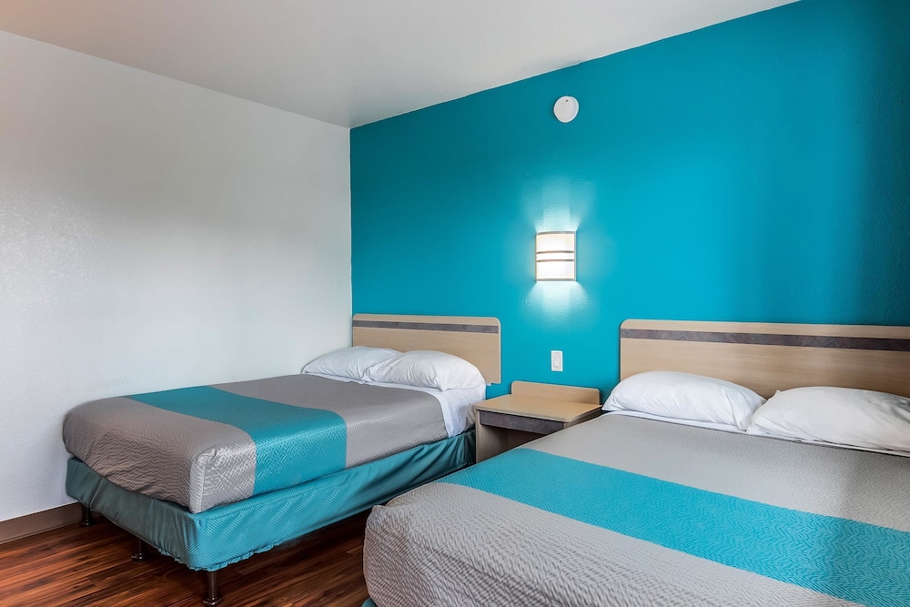 Motel6 Janesville, WI 20/52