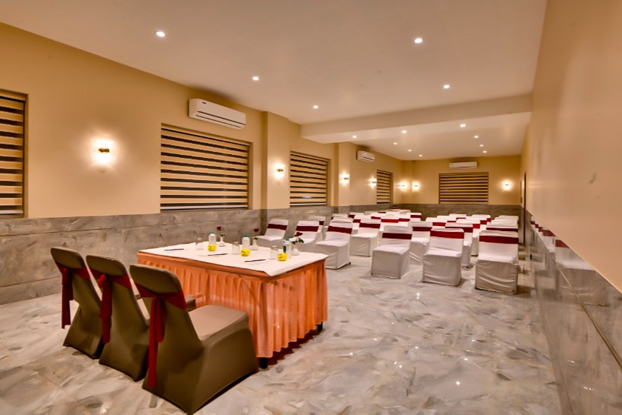 Click Hotel Vadodara 13/17