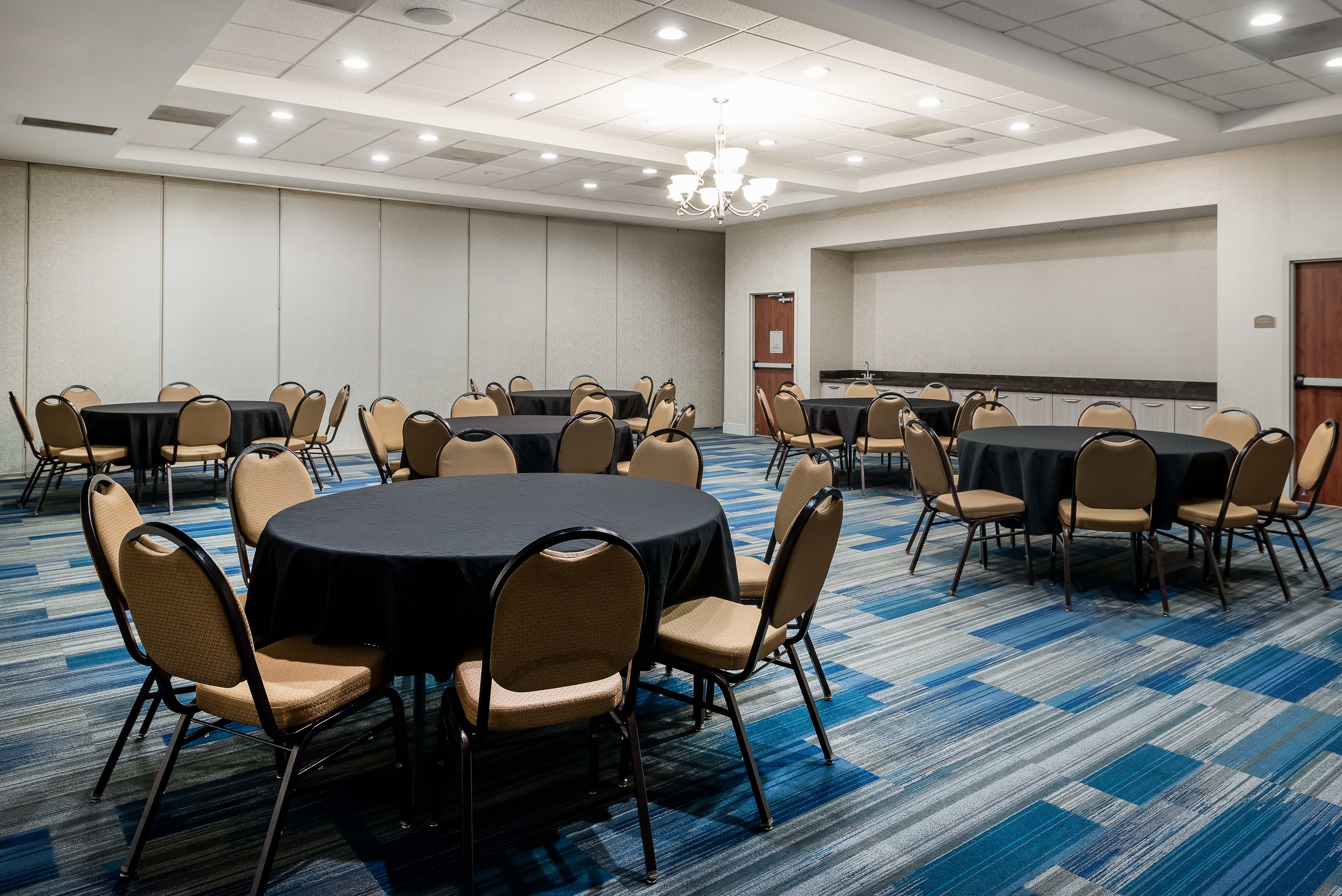 Holiday Inn Express Hotel And Suites Ontario Airport 46/50
