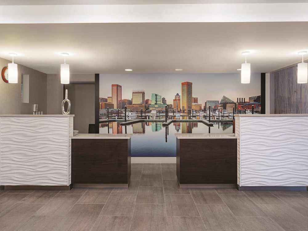 La Quinta Inn & Suites by Wyndham Baltimore N / White Marsh 7/46