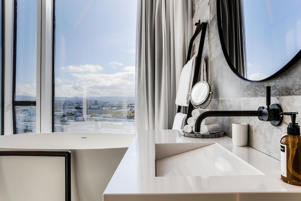 Tower Suites Reykjavik 40/41
