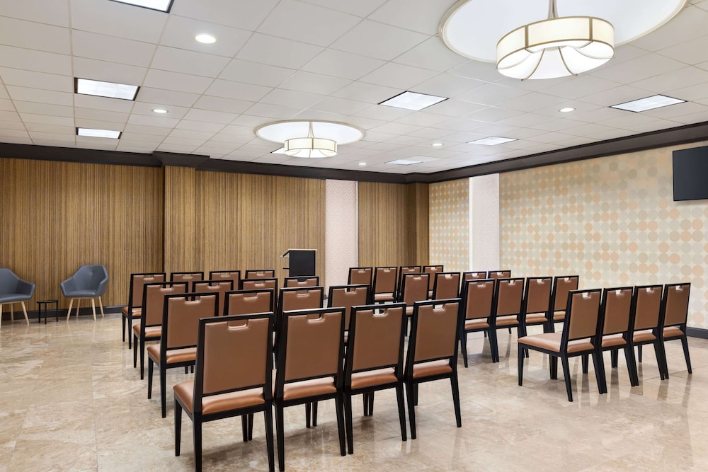 Garner Hotel Totowa by IHG 63/74