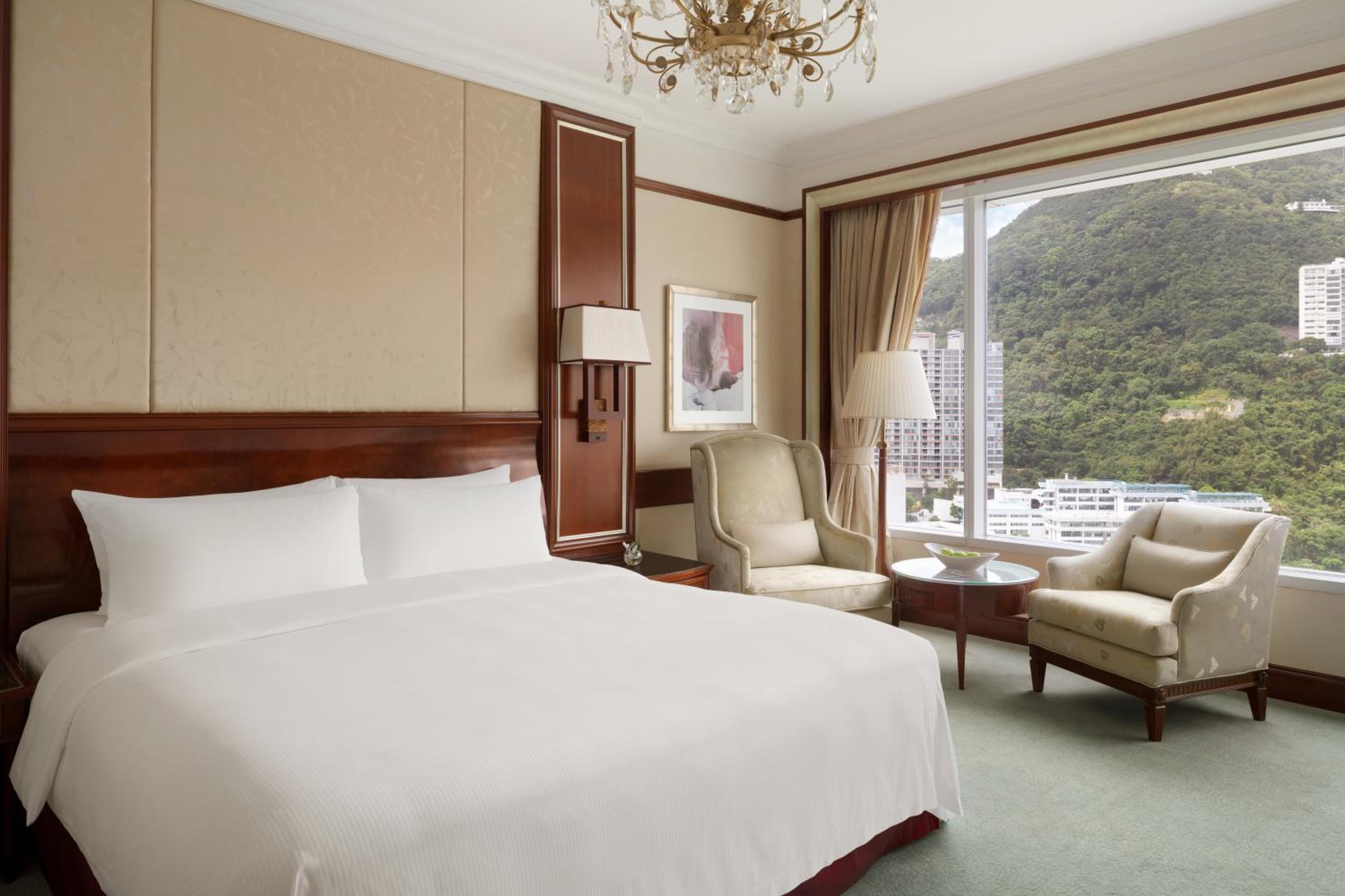 Island, Shangri La, Deluxe, King Bed, Peak View