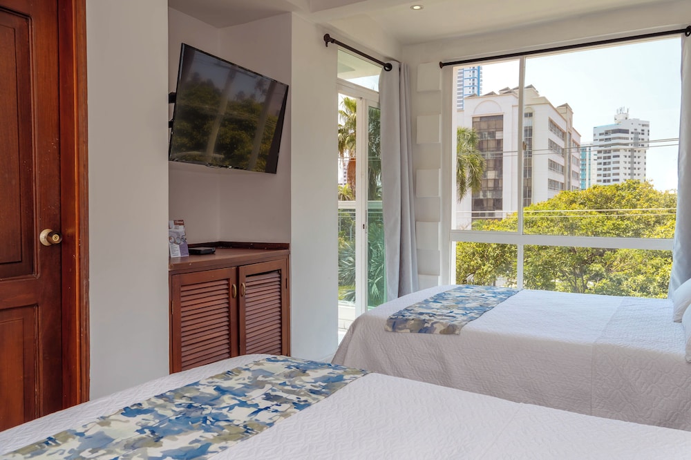 Coral Reef Hotel 29/58
